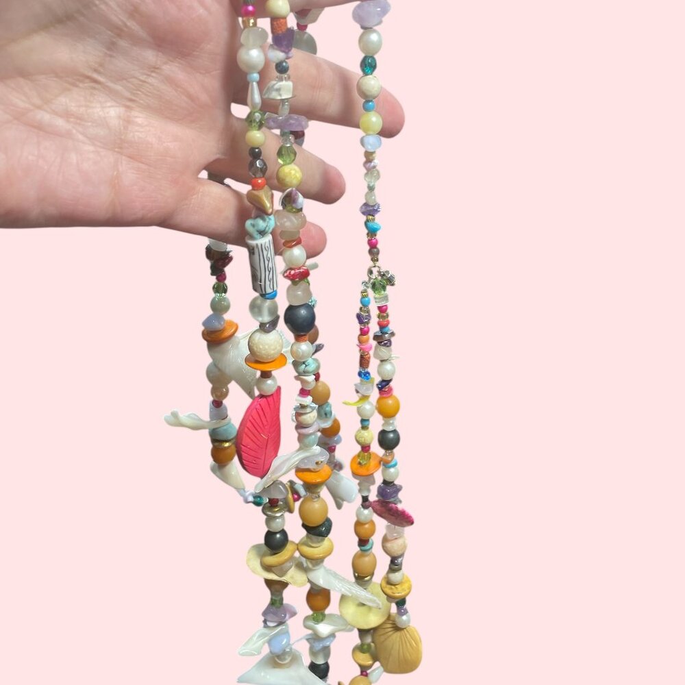 NECKLACE HANDMADE WITH HAWAIIN SHELLS AND COLORFUL BEADS